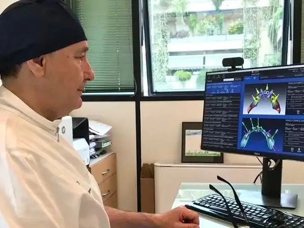 Dott. Pelizzoni verifica scansione orale