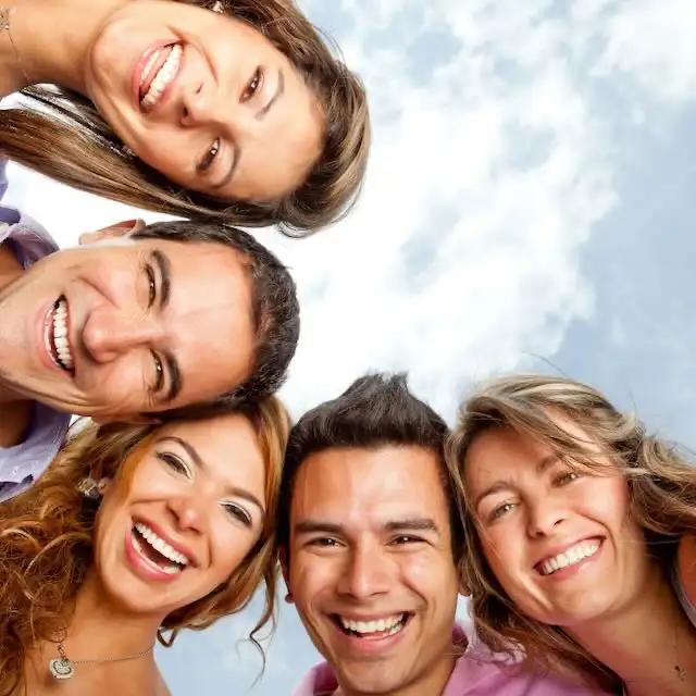 gruppo di amici sorridente