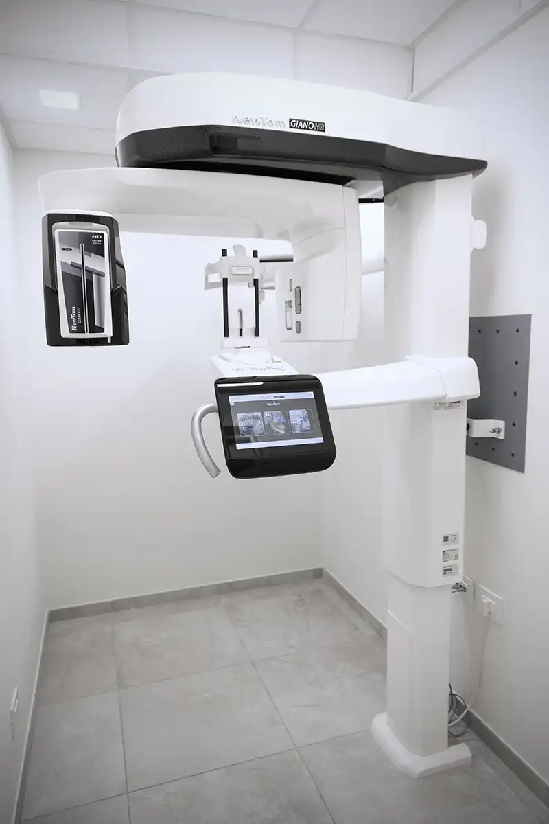 moderna apparecchiatura per radiografie intraorali Studio Pelizzoni